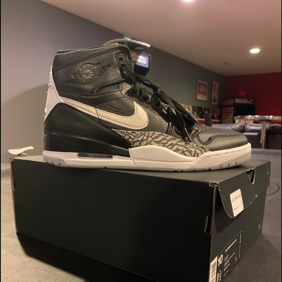 les twins jordan shoes